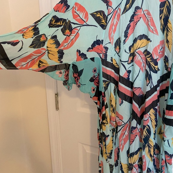 Express Tropical Print Kimono - Picture 3 of 4